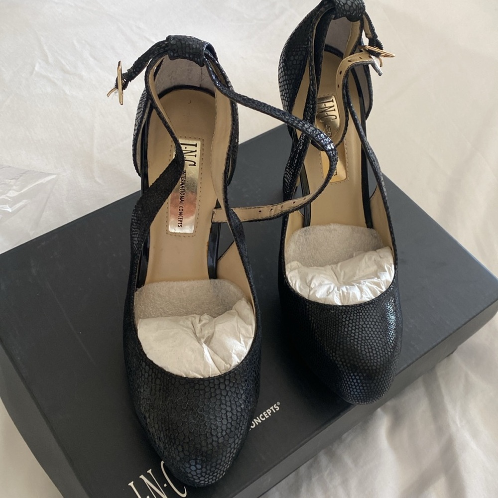 NWB INC. international concepts 5.5 Lucey in Black heels